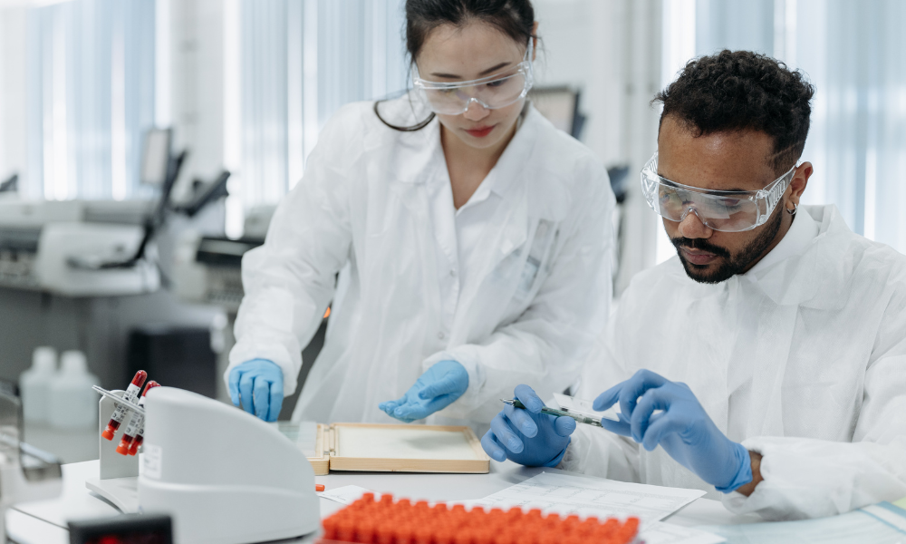 G1: Taxa de positividade de testes da covid-19 cai pela primeira vez desde março, apontam laboratórios