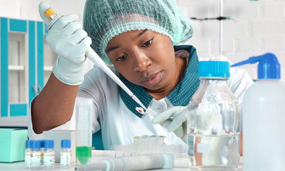 G1: Testes positivos de covid-19 sobem de 8,4% para 13% em três semanas, apontam laboratórios