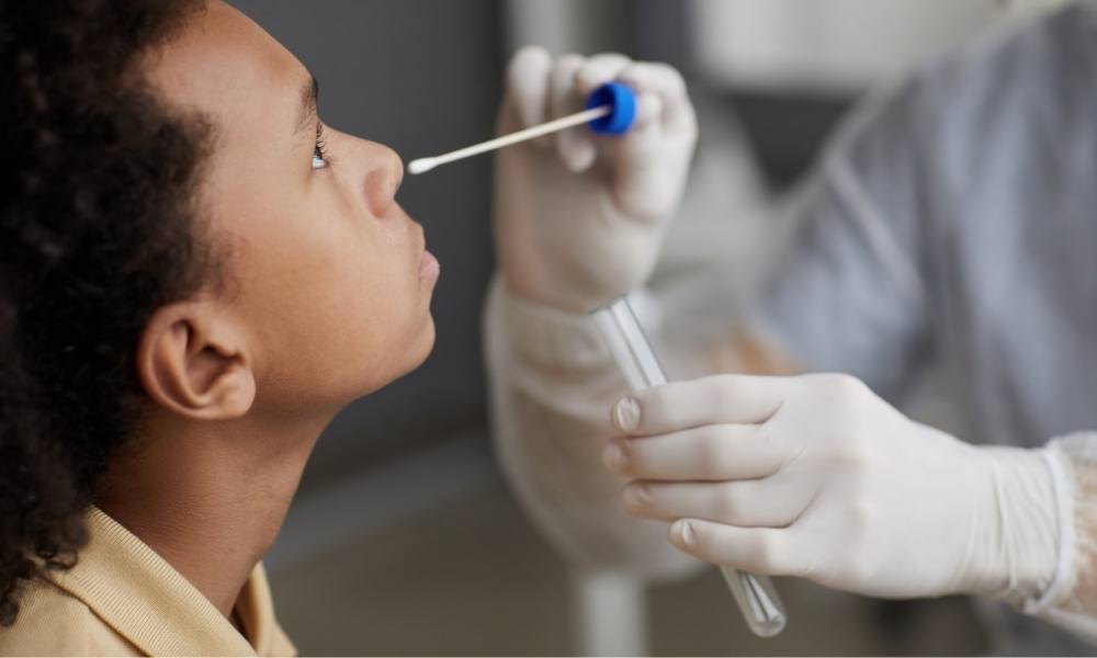 UOL: Testes positivos para covid crescem 163% em maio, aponta pesquisa