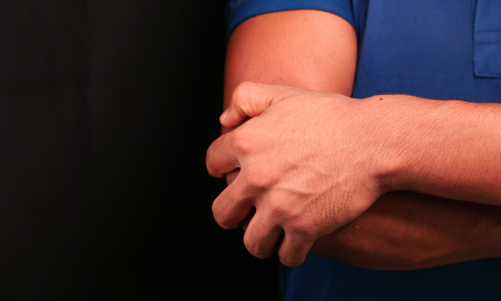 Estudo identifica padrões moleculares associados à artrite crônica após chikungunya